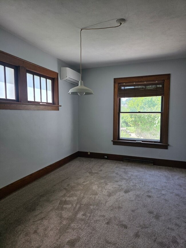 Building Photo - Cozy home in BG