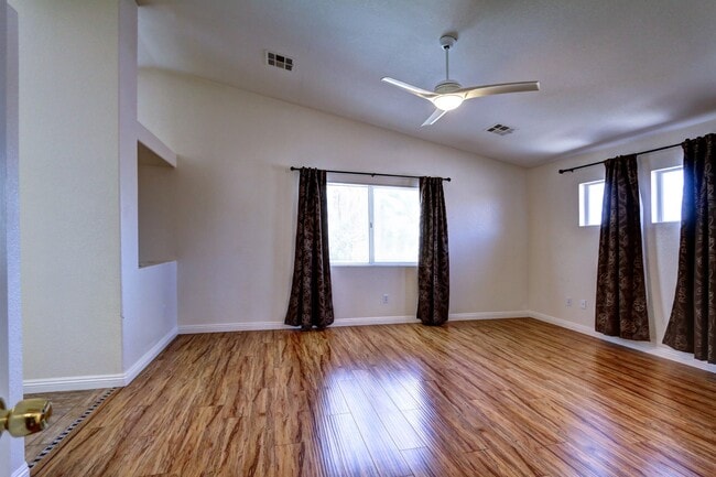 Building Photo - 7545 Tumbling St