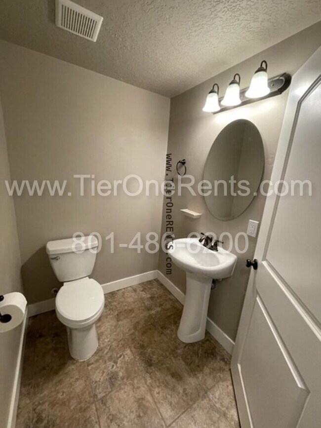 Building Photo - No deposit option for qualified renters