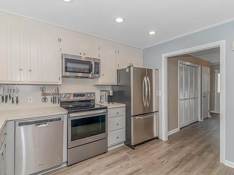 Building Photo - 163 Parkview Dr