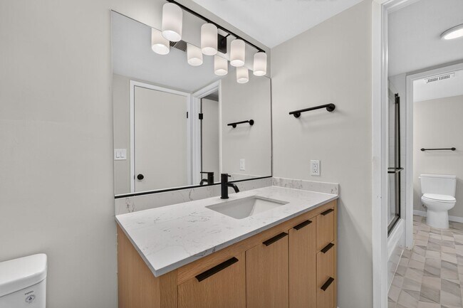 Building Photo - Beautiful 2BR/2BA Townhome with Valley Views, Covered Parking & In-Unit Laundry