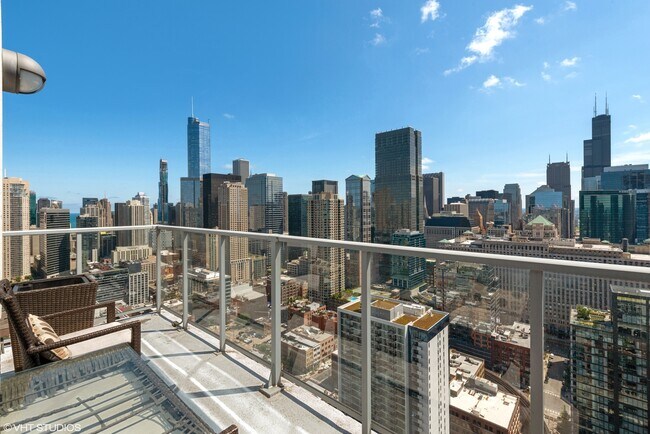 Building Photo - 303 W Ohio St