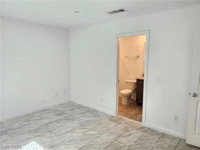 Building Photo - 4547 Pencester St