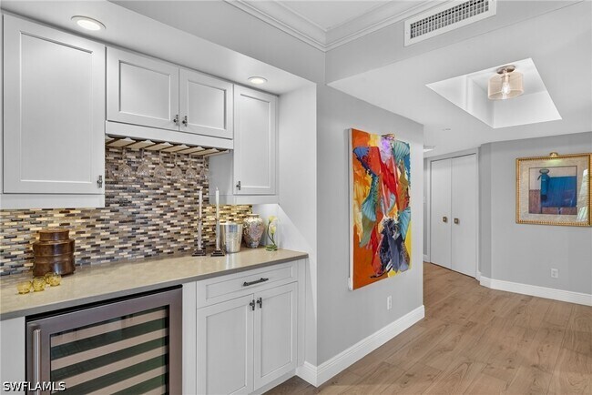Building Photo - 6020 Pelican Bay Blvd