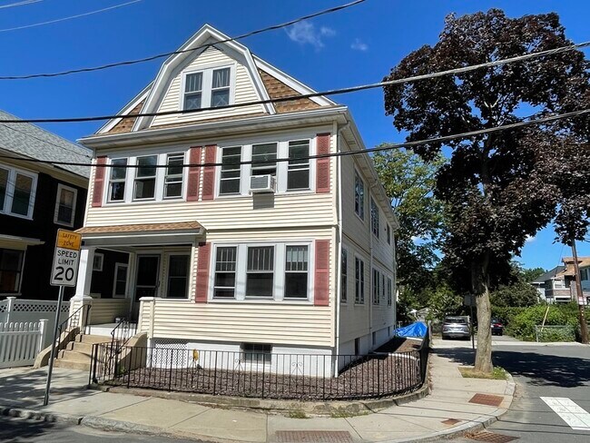 Building Photo - 33 Richard Ave