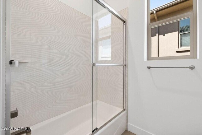 Building Photo - 1109 S Lakeview Dr