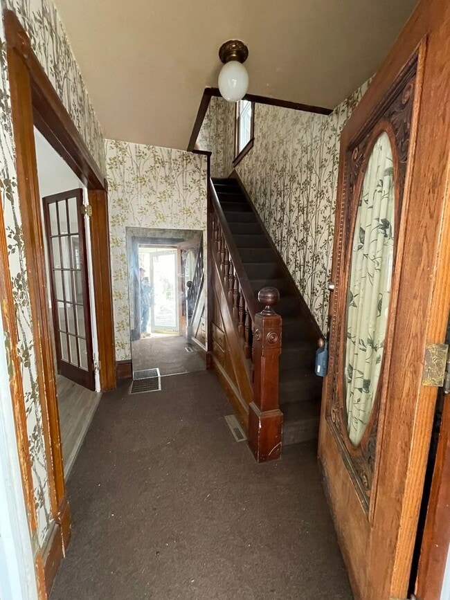 Building Photo - 118 S 8th St