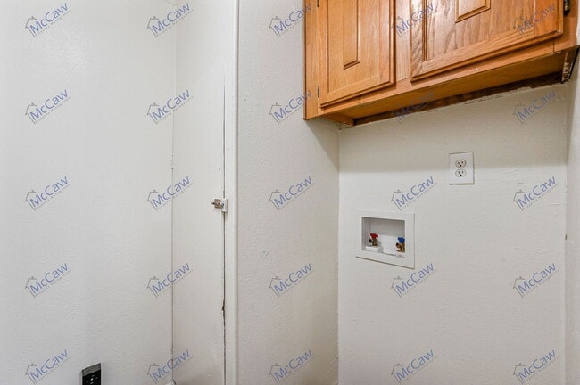 Building Photo - 14614 Seminole Dr