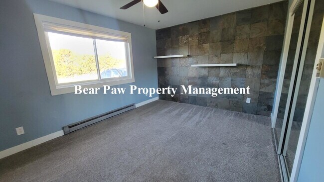 Building Photo - "Charming 2-Bedroom Retreat in Beautiful B...