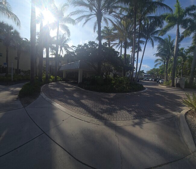 Building Photo - 8950 SW 69th Ct