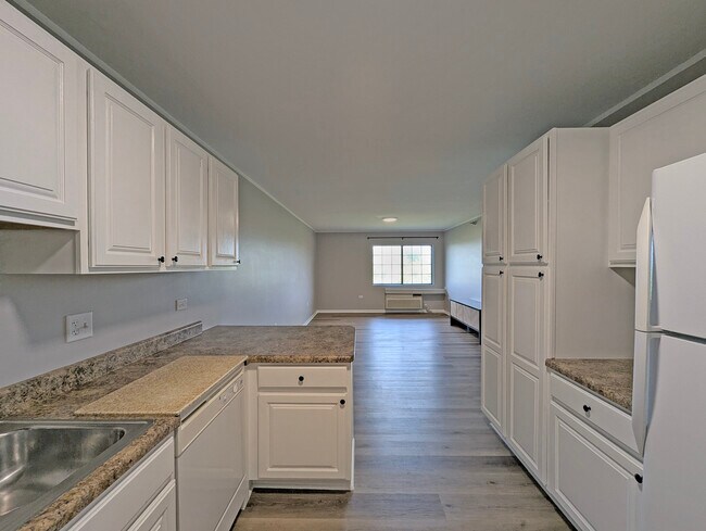 Building Photo - 3370 W Brooke Ave
