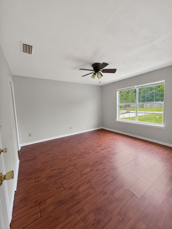 Building Photo - Ask about a FULL month of rent for free with a lease agreement