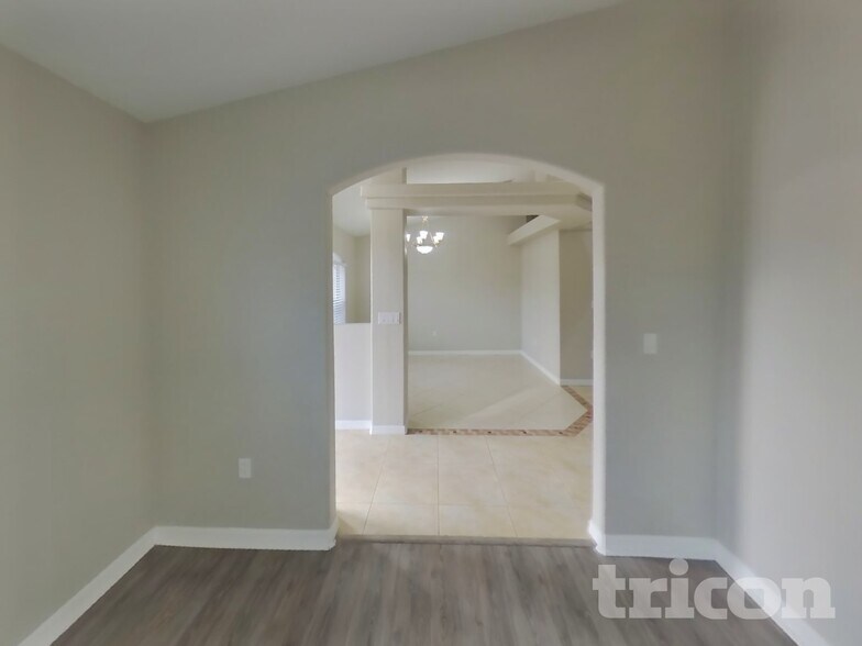 Building Photo - 2319 Estill Ave