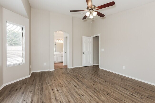 Building Photo - 39812 N Vincenza St