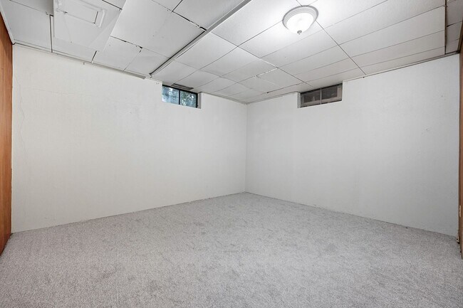 Building Photo - 3070 Reed St