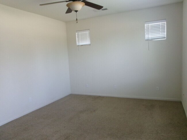 Building Photo - 1508b