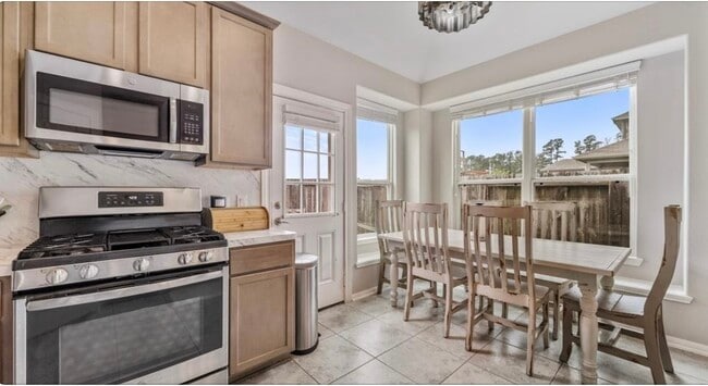 Building Photo - 12418 King Louis Dr