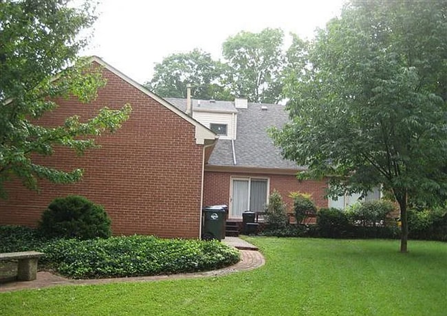 Building Photo - 1002 Juniper Springs Dr