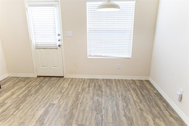 Building Photo - 4013 Bonita Springs Dr