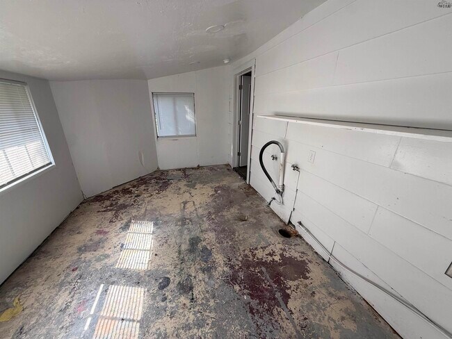 Building Photo - 1030 Wesley Dr