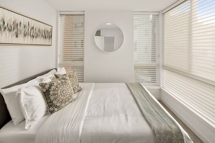 Building Photo - 1112 13th Ave