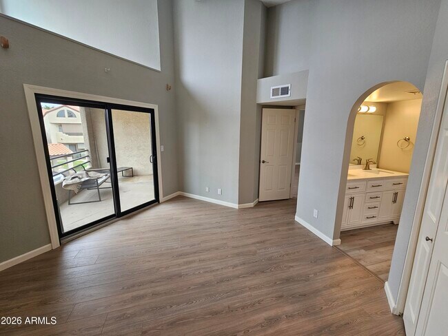 Building Photo - 10301 N 70th St