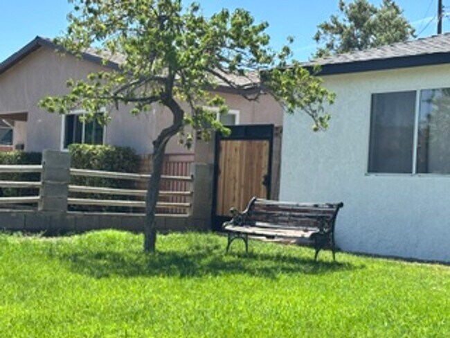 Building Photo - Beautiful Remodeled Home in Tehachapi!