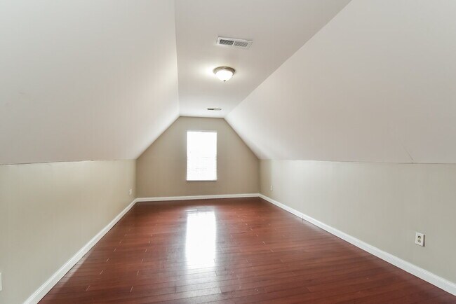 Building Photo - 5755 Kuykendall Dr