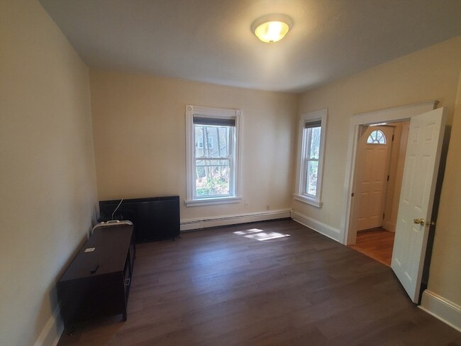Building Photo - 586 Freeport St
