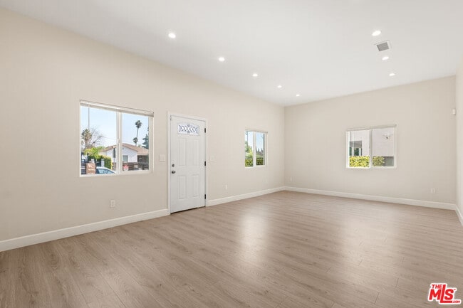 Building Photo - 6255 Gentry Ave