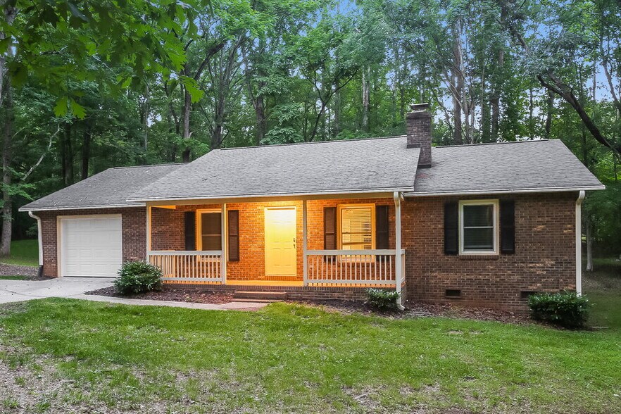 Building Photo - 431 Hillcrest Dr