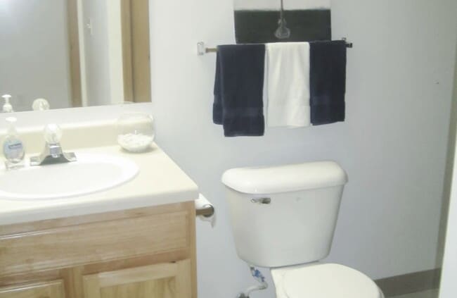 Building Photo - 260 N Maple Rd