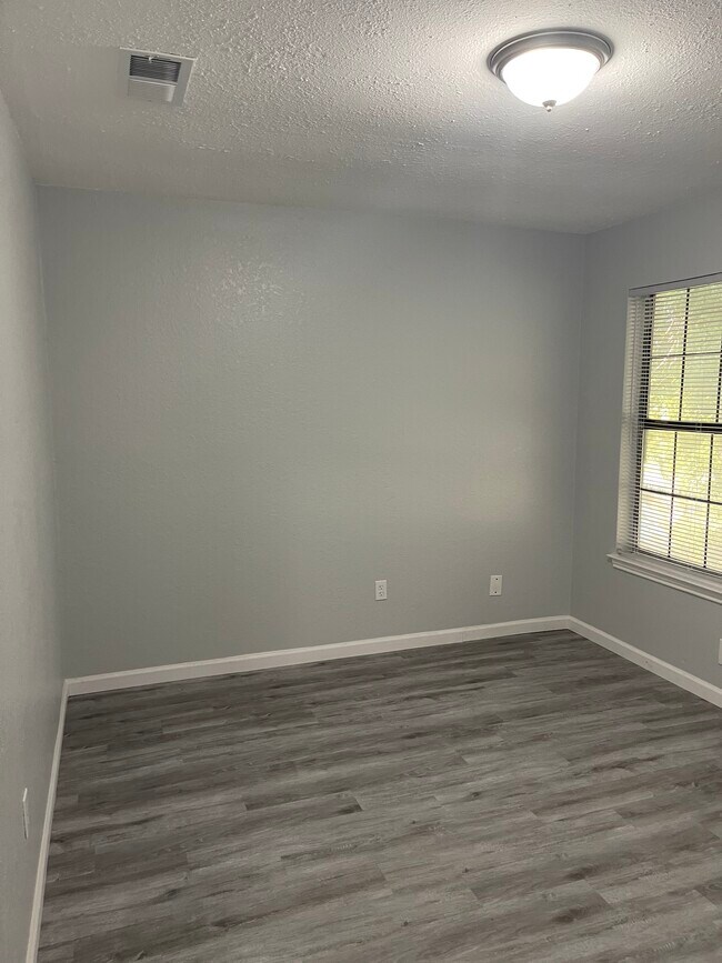 Building Photo - 2332 Sherry St