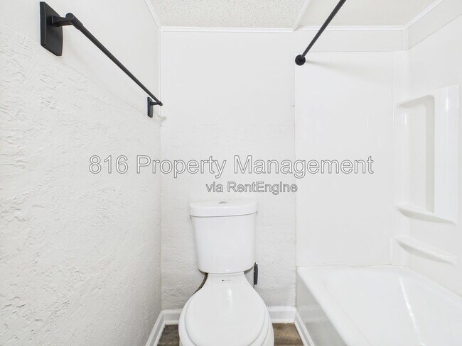Building Photo - 126 S Village Terrace