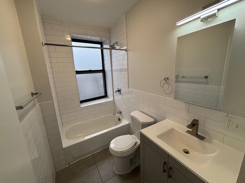 Building Photo - 158 Bergen Ave