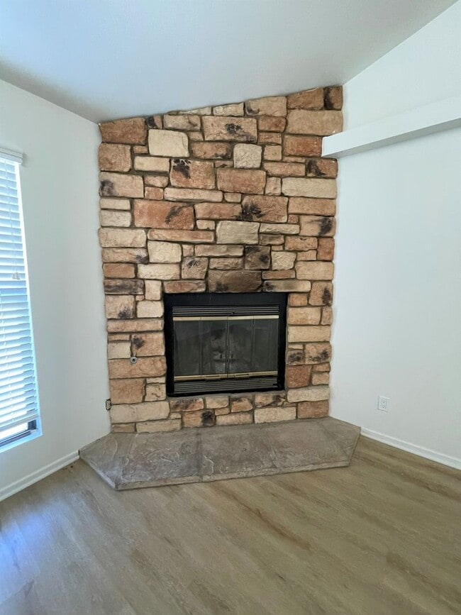 Building Photo - 620oak