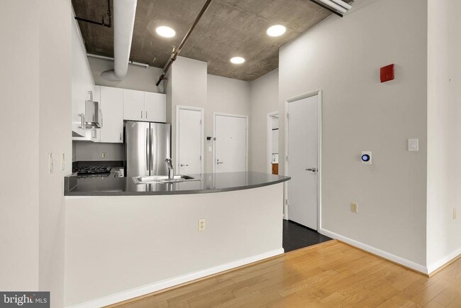 Building Photo - 1300 N St NW