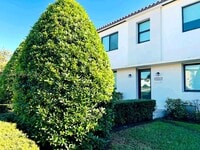 Building Photo - 4204 SW 14th St