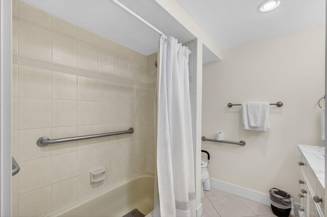 Building Photo - 611 Brackenwood Cove