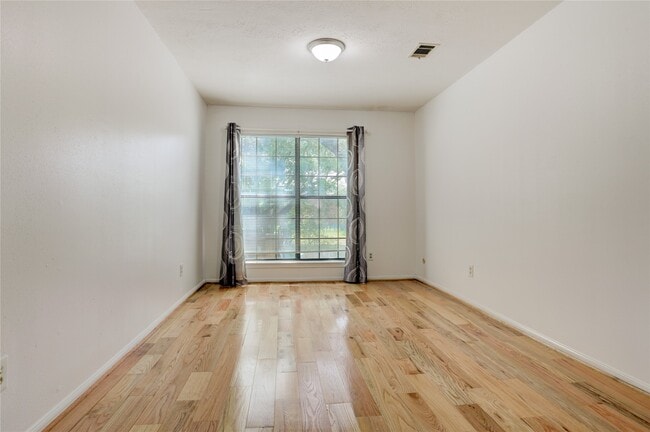 Building Photo - 6723 Belmont St