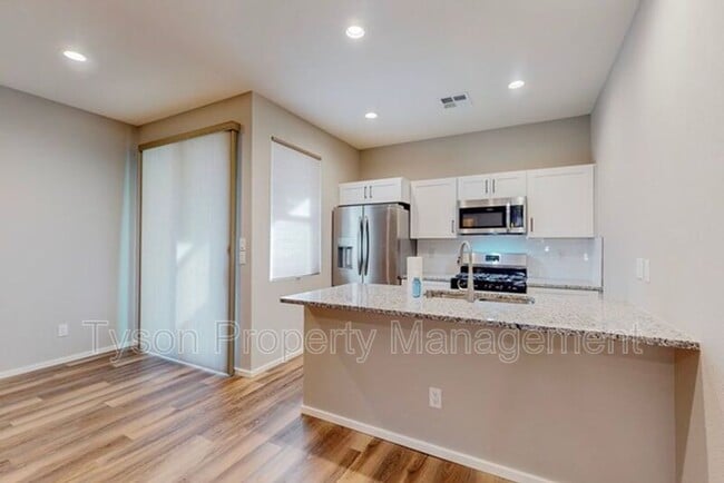 Building Photo - 4571 Villa Loma Ln NE