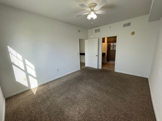 Building Photo - ANNUAL RENTAL - POSITANO PLACE 2 BED / 2 BATH WITH GARAGE