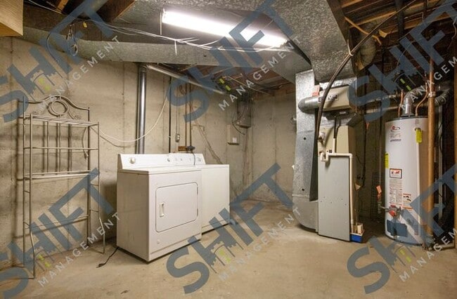 Building Photo - 5671 Christie Ave - Gorgeous 4 Bed