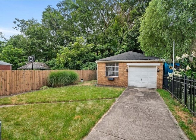 Building Photo - 3729 Baytree St