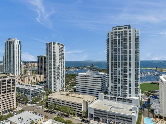 Building Photo - 301 1st St S