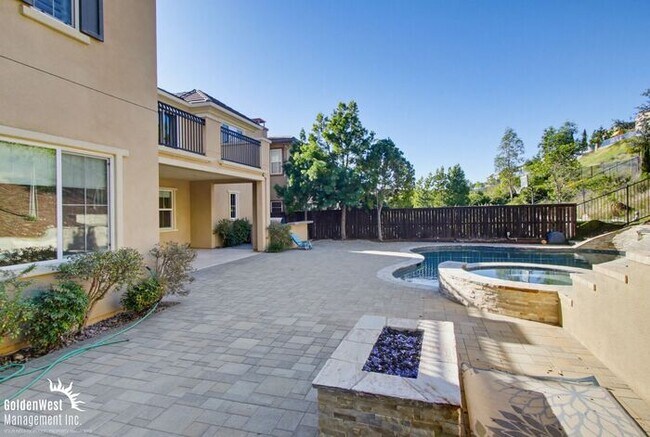 Building Photo - Beautifully Appointed 5Bdm 4Ba Home Located in San Marcos!