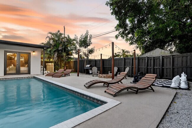 Building Photo - 6450 Perry St