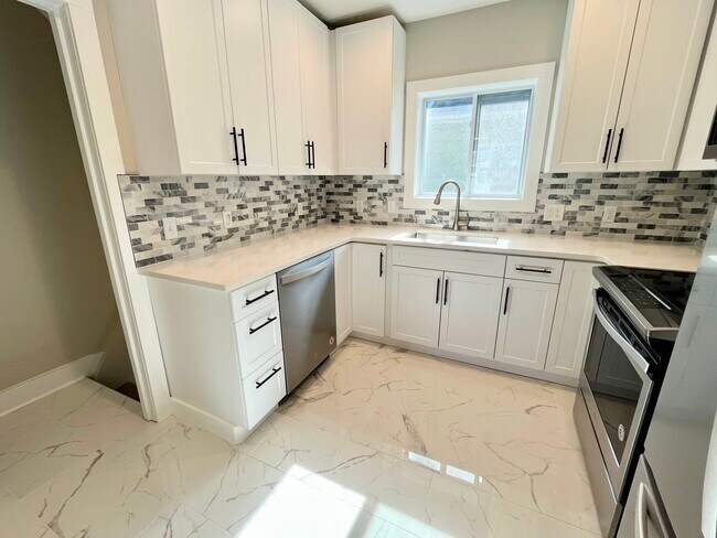 Building Photo - 602 Howard Ave