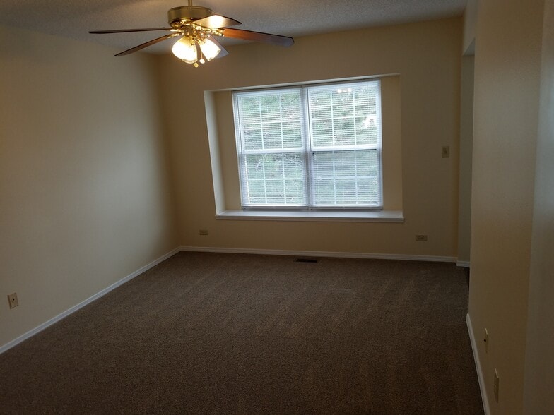 Master bedroom - 5036 Austerlitz Dr