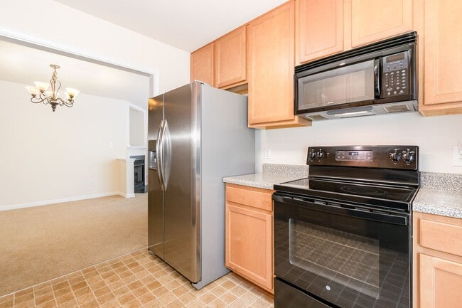 Building Photo - Lovely 2-Bedroom Move-In Ready Townhome in...